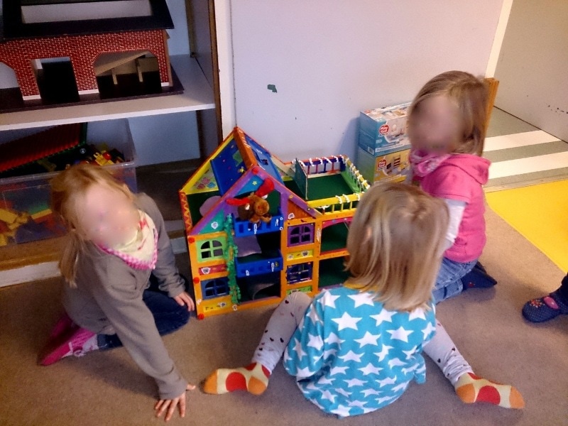 Puppenhaus an den Kindergarten